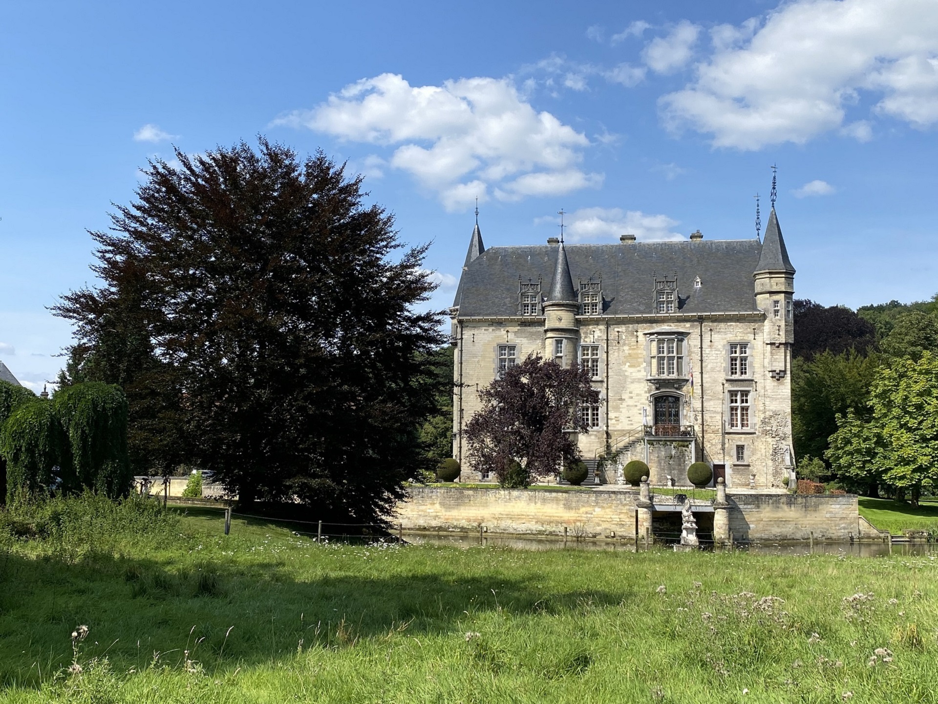 het kasteel Schaloen in het Geuldal bij Valkenburg